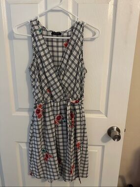 Sleeveless White Plaid Wrap Dress with Floral Print